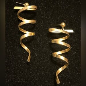 Elegant Gold Spiral Earrings